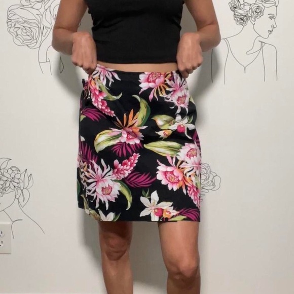 Y2K Black Floral Skort WHITE STAG - Picture 5 of 5